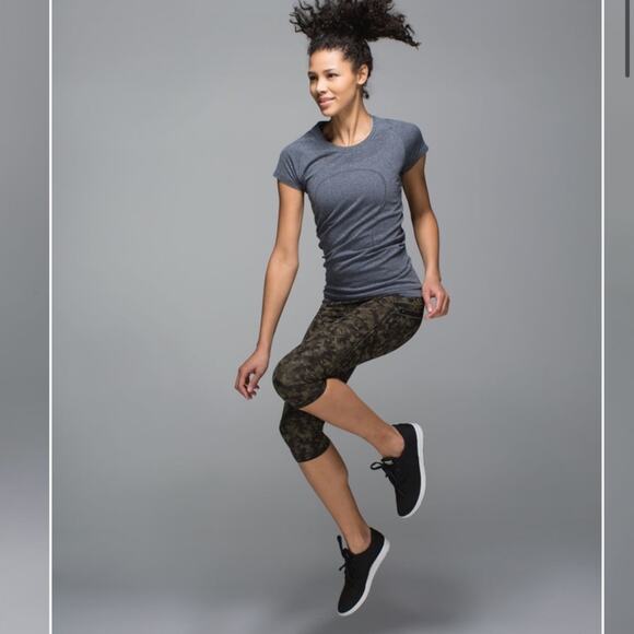 Lululemon run top speed crop full on luxstreme jungle fatigue green size 4 - Picture 2 of 3